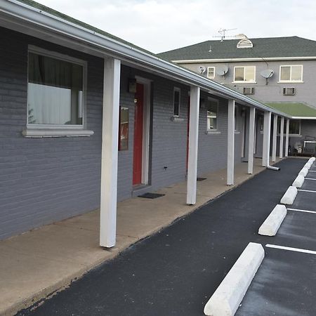 Red Carpet Inn & Suites New Cumberland Bagian luar foto