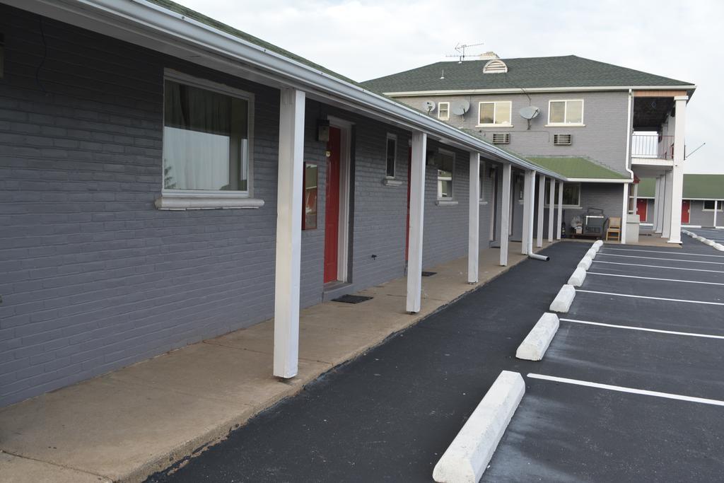 Red Carpet Inn & Suites New Cumberland Bagian luar foto
