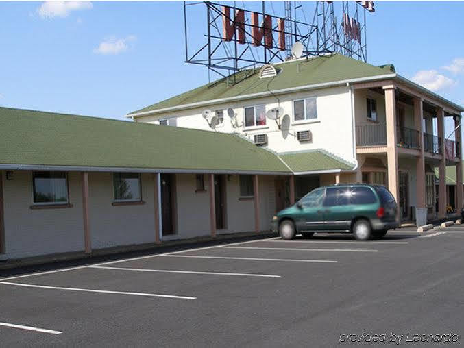 Red Carpet Inn & Suites New Cumberland Bagian luar foto