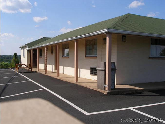 Red Carpet Inn & Suites New Cumberland Bagian luar foto