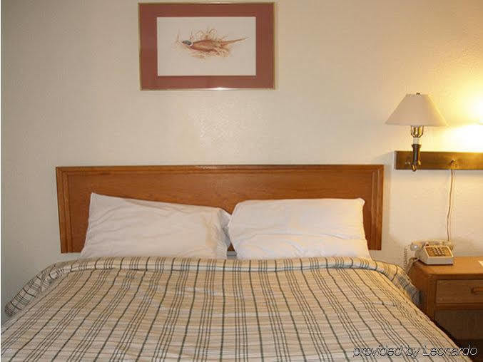 Red Carpet Inn & Suites New Cumberland Bagian luar foto